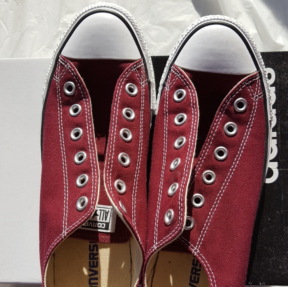 Converse Unisex Shoes (maroon)